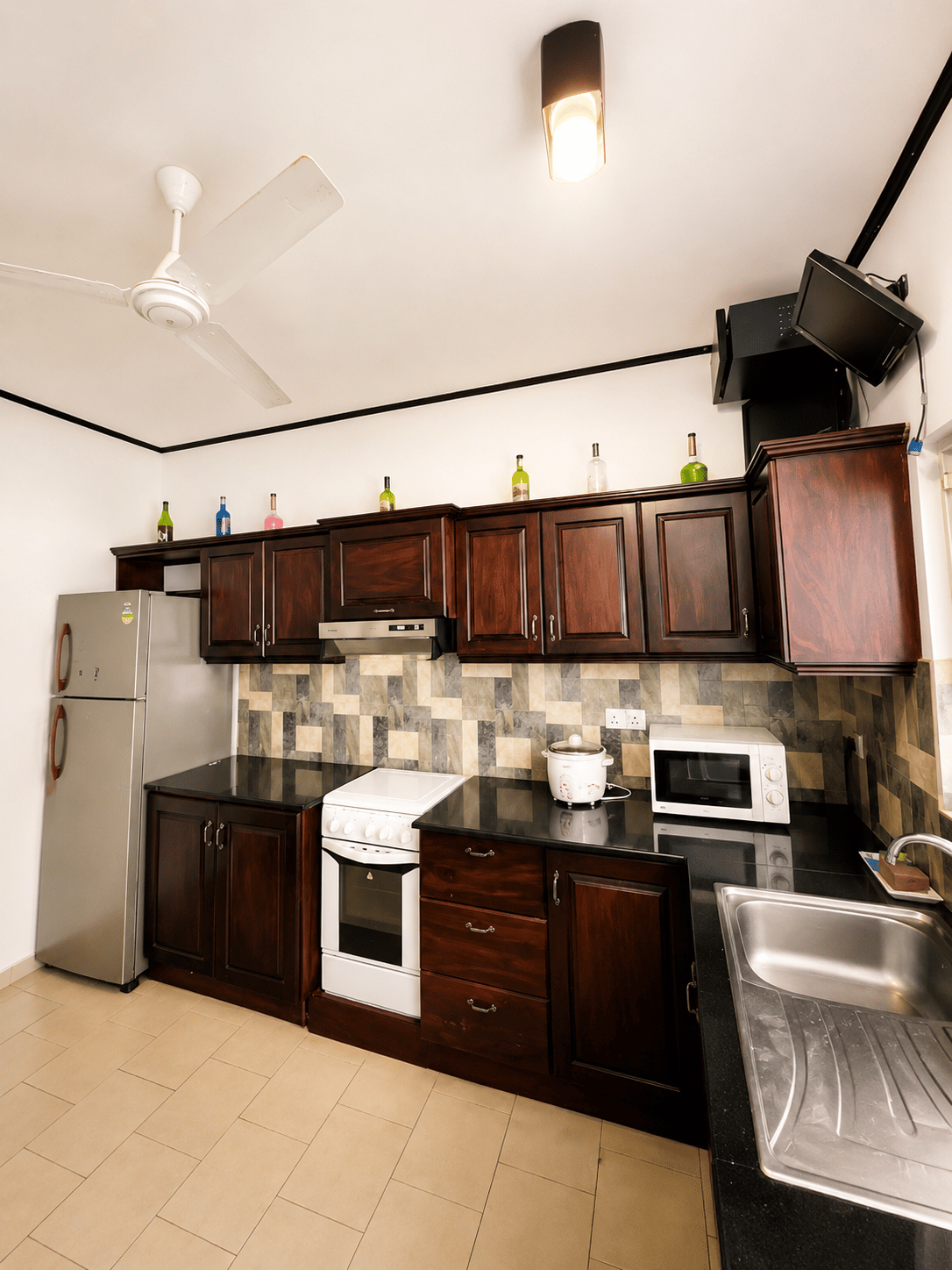 Private kitchen with refrigerator, cooker, microwave, and sink